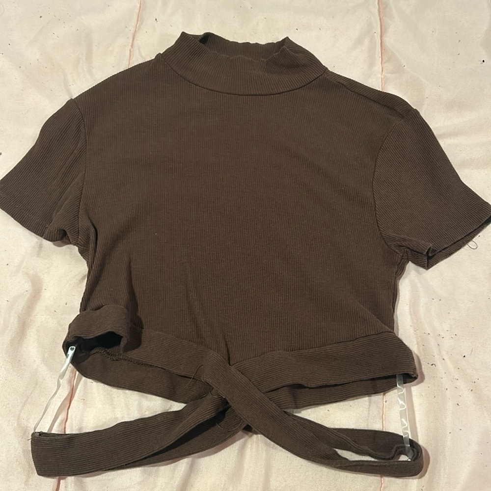 brown short sleeve crop top